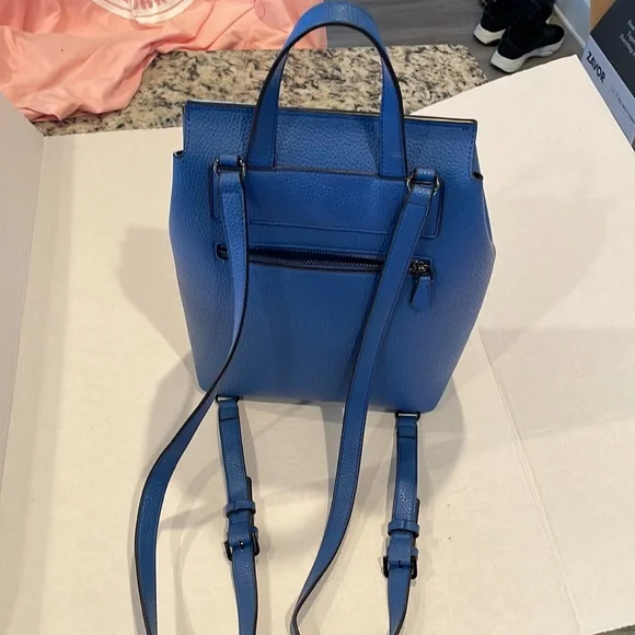 Guess backpack - Picture 3 of 4